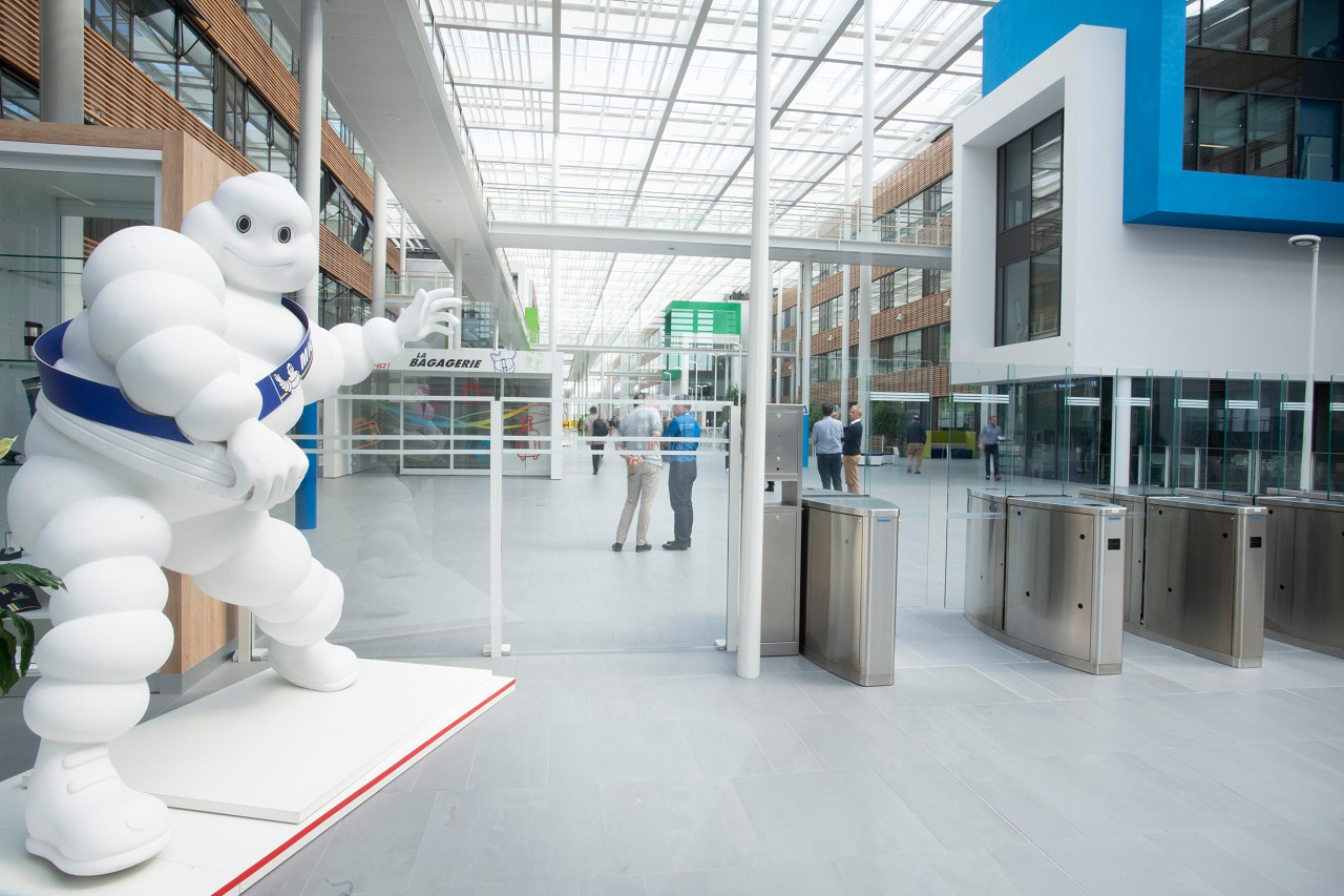 Michelin tient le cap grâce à la hausse des prix