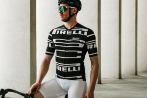 Pirelli et Santini habillent les cyclistes