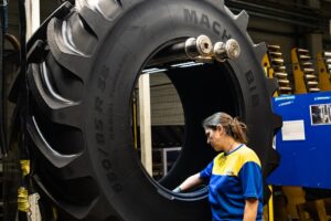 Michelin va mettre plusieurs usines à l'arrêt face à un marché en baisse