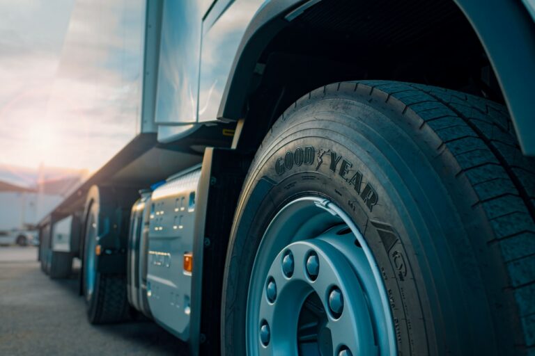 Pneus défectueux : une double mise en examen pour Goodyear