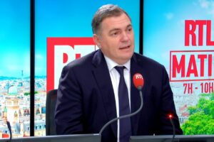 Pour le ministre des Transports, la généralisation des pneus toutes saisons "est une question qui va se poser"