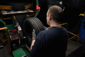 Rechapage : un soutien public qui fracture la filière