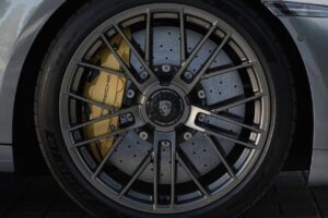 Pirelli repousse les limites avec un P Zero R taillé pour la 911 Turbo S