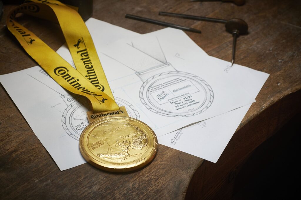 Récompensant chaque vainqueur des 21 étapes, les médailles du Tour de France ont été réalisées dans les ateliers de la Monnaie de Paris. ©Continental