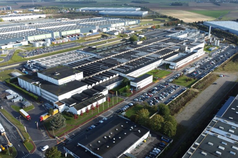 Usine Goodyear d’Amiens : symbole de la réindustrialisation défendue par Emmanuel Macron