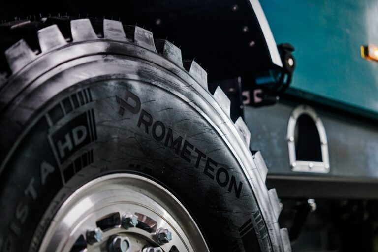 Prometeon équipe le nouveau camion de rallye MMT EVO5