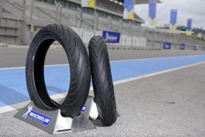 Six nouveaux pneus pour les deux-roues motorisés