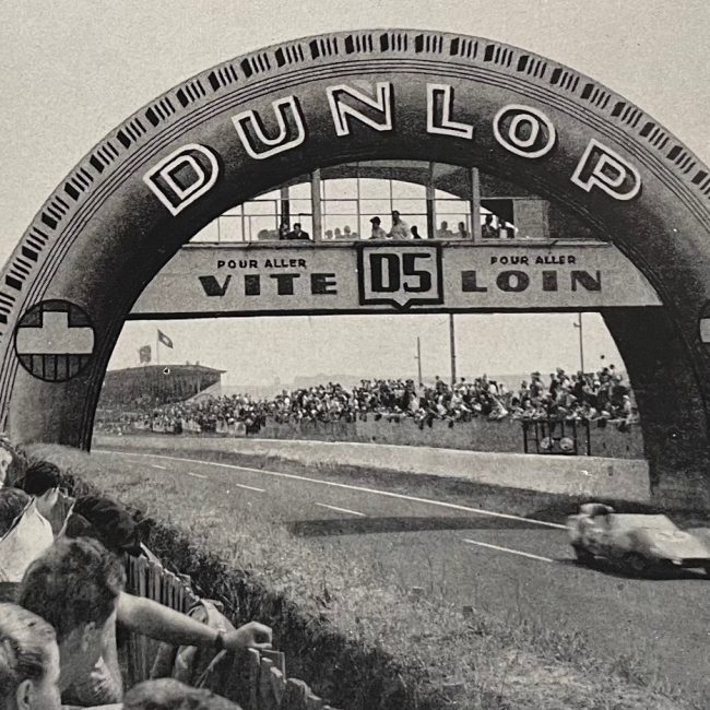 La passerelle du circuit de Reims, avec la tribune de presse. ©Collection Dominique Stempfel