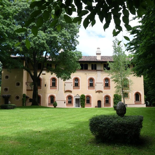 Emblème du quartier de Bicocca, la villa Bicocca degli Arcimboldi fait face à la fondation. Elle est aujourd’hui un espace de réception, après avoir tour à tour accueilli le musée du pneu et une école pour les enfants d’ouvriers. ©Pirelli