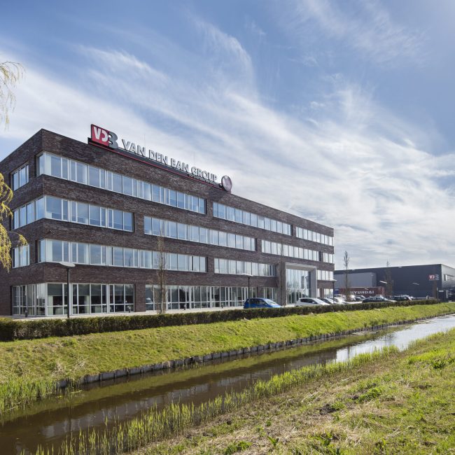 Berceau du groupe depuis sa création en 1971, la ville d’Hellevoetsluis accueille aujourd’hui encore le siège social de VDB ainsi que sa plateforme principale. ©Van Den Ban