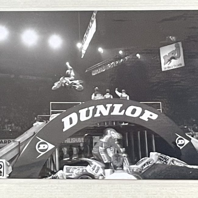 La passerelle Dunlop lors du Supercross de Bercy. © Collection Dunlop France SA