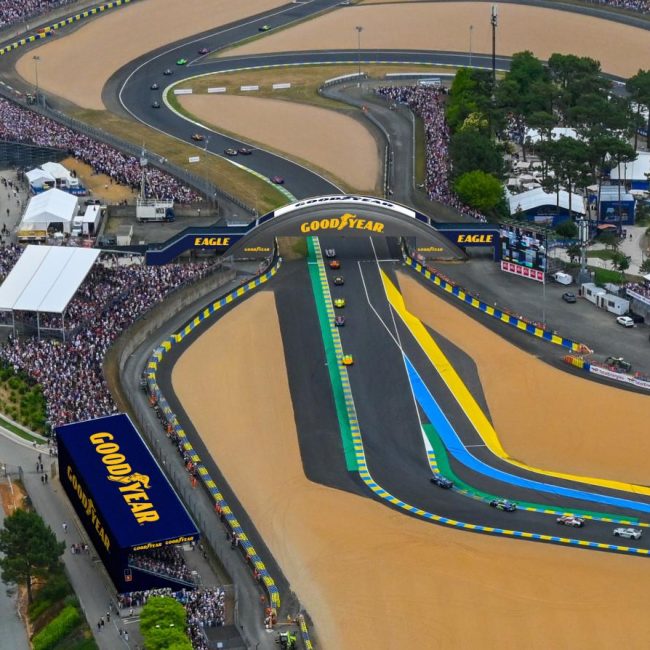 En 2026, pour la première fois, les 24H du Mans s’ouvriront avec une passerelle remodelée aux couleurs de Goodyear. ©DR Goodyear /ACO